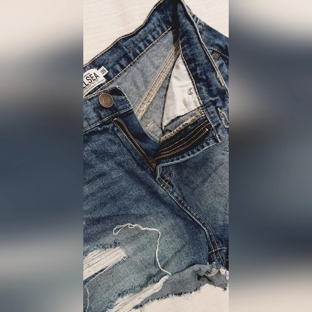 CHELSEA High Rise, Distressed, Cut Off,Clasic 5 Pockets Jean Shorts Size 5
